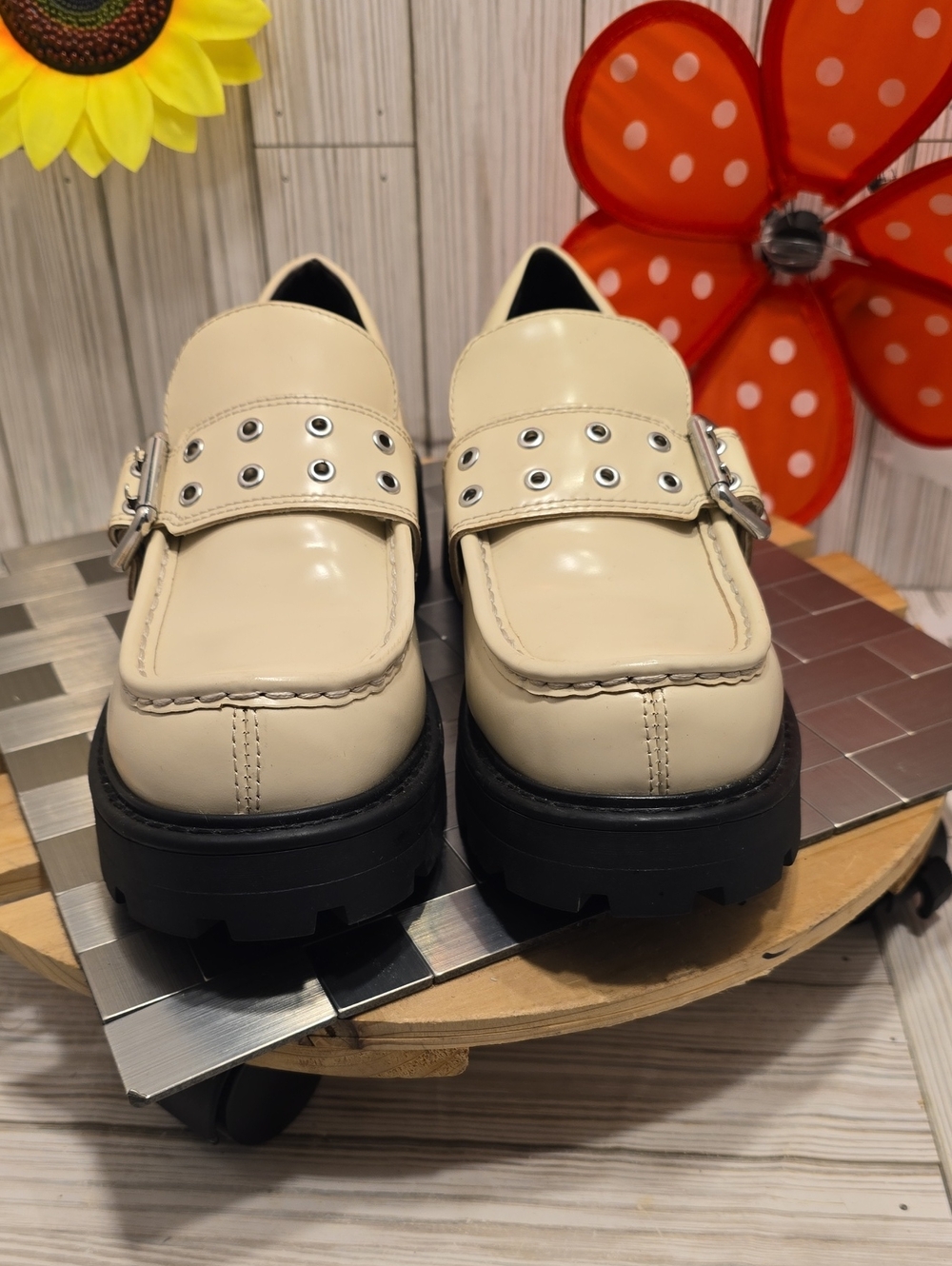 VAGABOND Chunky Cream Loafers with Black Lug Sole - Picture 8 of 15